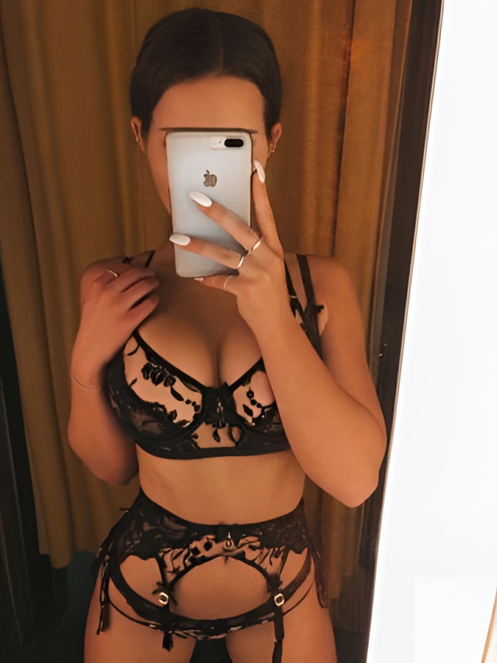 Сабина привлекальеная девушка из Петродворец цена от 5000 руб