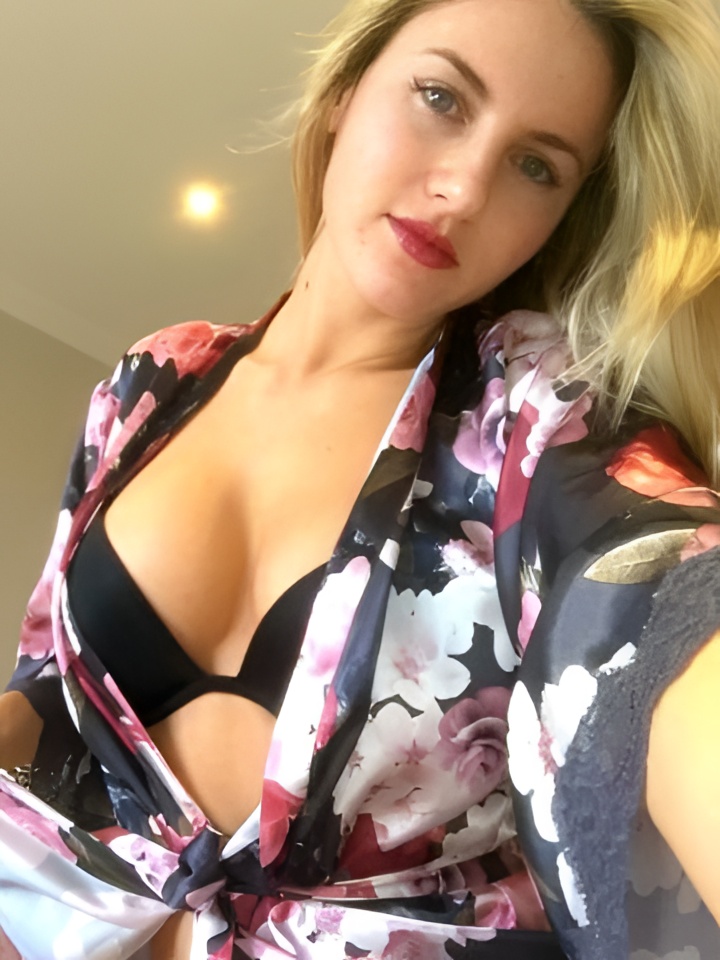 Вероника привлекальеная девушка из Петродворец цена от 1500 руб