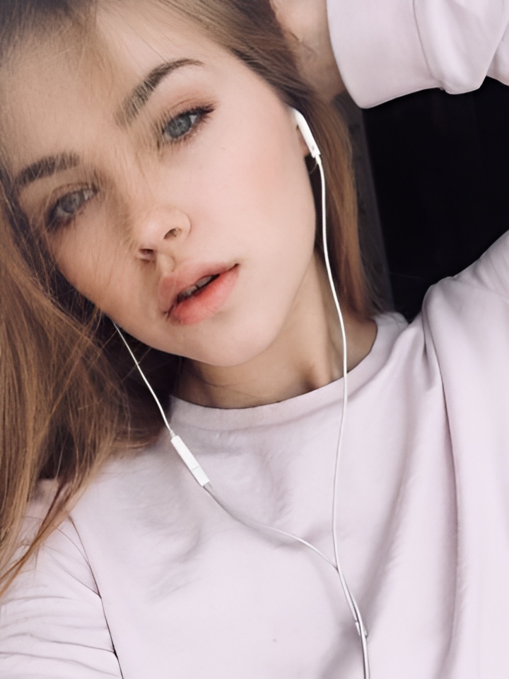 Виктория привлекальеная девушка из Петродворец цена от 2000 руб