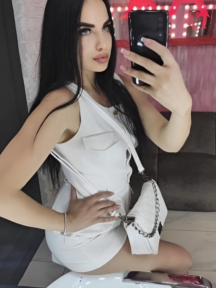 Юлия привлекальеная девушка из Петродворец цена от 3000 руб