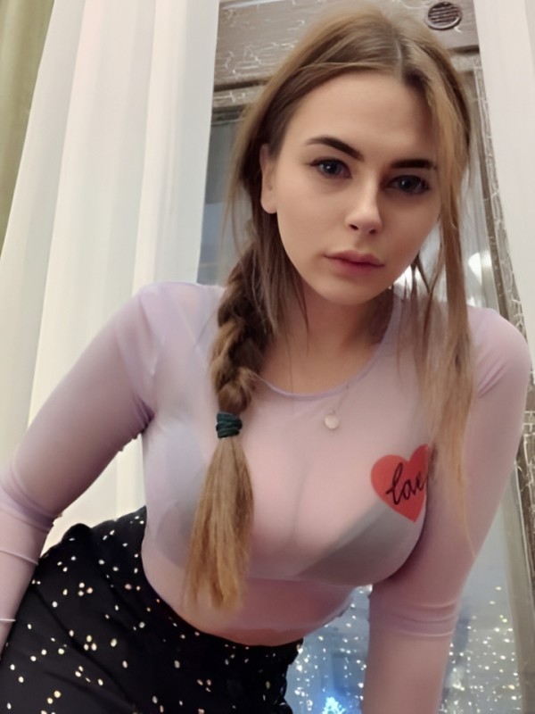 Стефания привлекательная девушка из Петродворец цена от 1500 руб