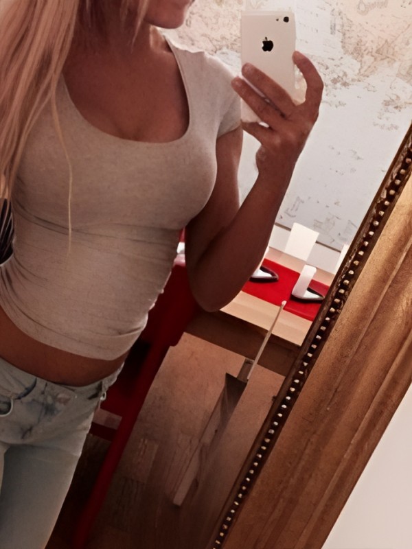 Юлия привлекательная девушка из Петродворец цена от 2500 руб