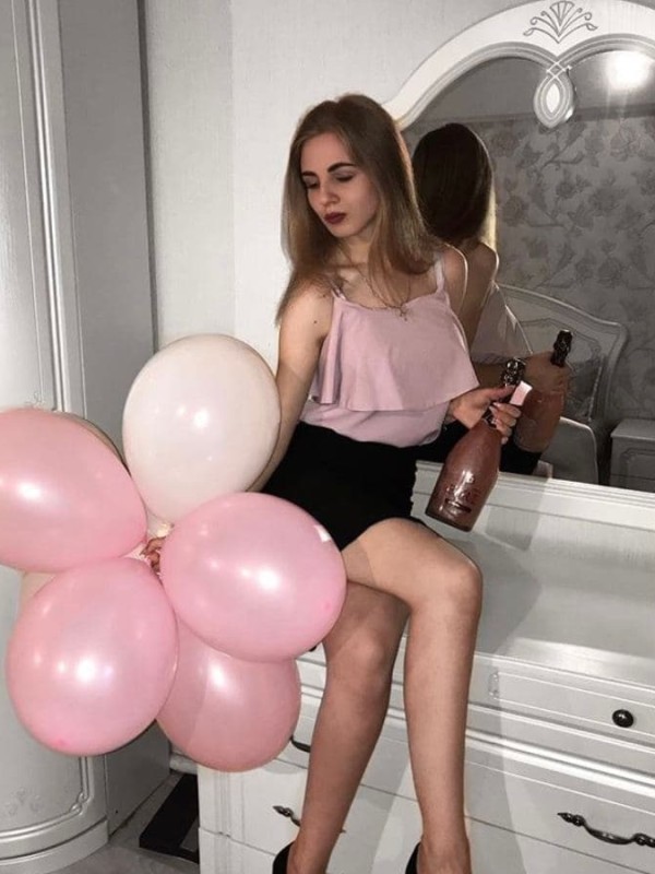 🎥 Тася привлекательная девушка из Петродворец цена от 5000 руб