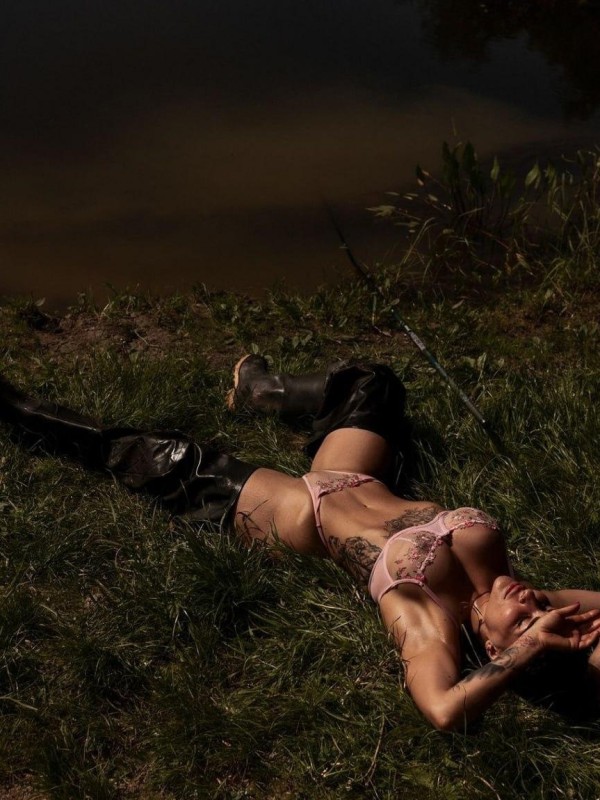 Юля привлекательная девушка из Петродворец цена от 8000 руб